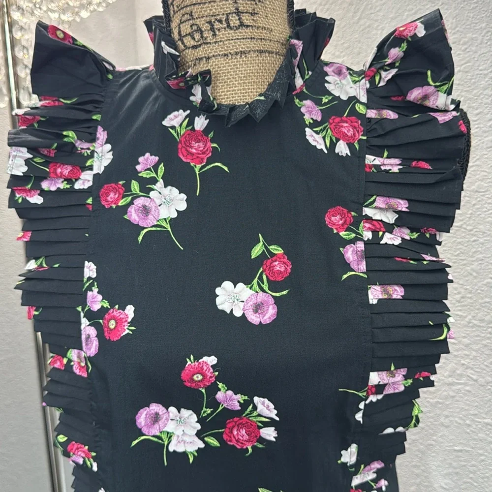 Express Black Ruched Floral Sleeveless Blouse - Picture 2 of 7